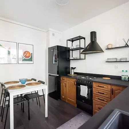 Wola Park Lovely - Near Metro Apartamento Varsóvia