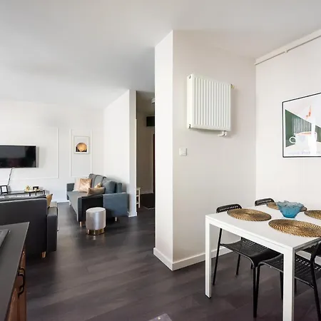 Wola Park Lovely - Near Metro Varsavia