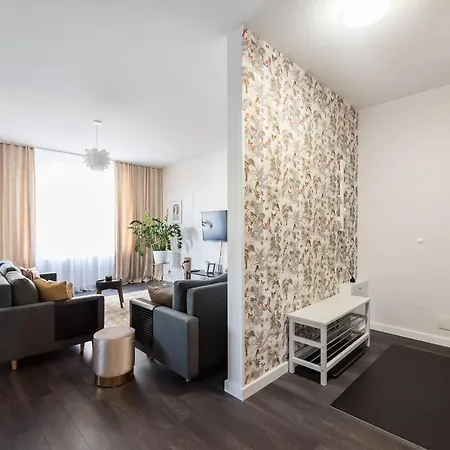 Wola Park Lovely - Near Metro *