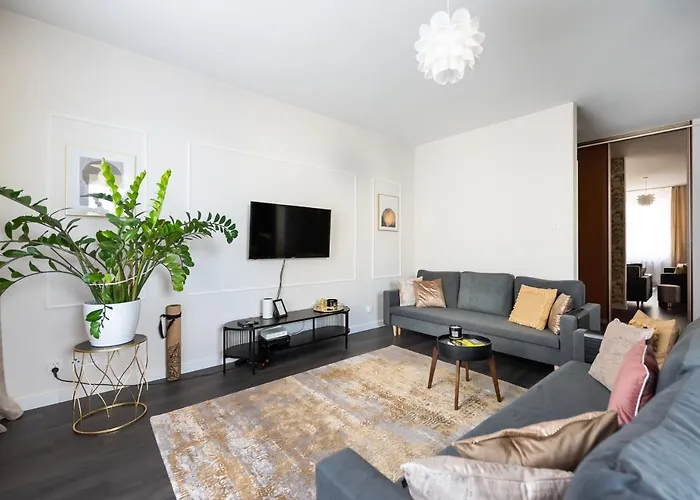 Wola Park Lovely - Near Metro Apartment *