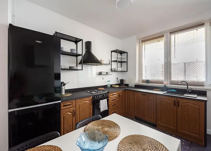 Wola Park Lovely - Near Metro Apartment Warsaw