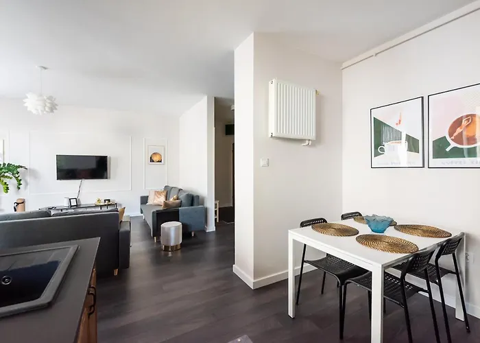 Wola Park Lovely - Near Metro Warsaw