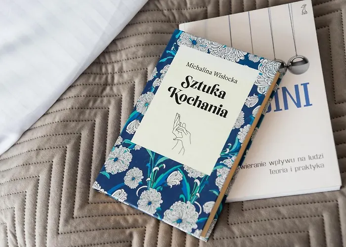 Wola Park Lovely - Near Metro Apartment