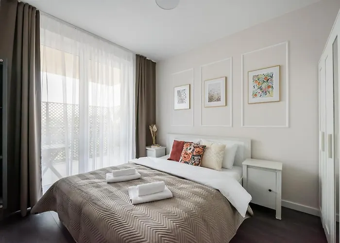 Wola Park Lovely - Near Metro Warsaw