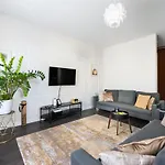 Wola Park Lovely - Near Metro Apartment *