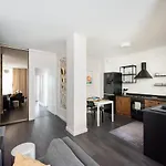 Apartment Wola Park Lovely - Near Metro *