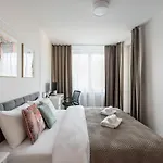 Apartment Wola Park Lovely - Near Metro Warsaw